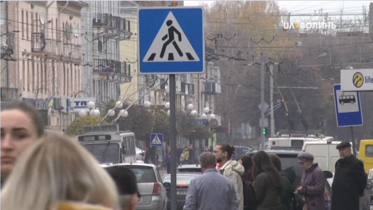 На пішохідному переході в Луцьку не встановили необхідного дорожнього знаку