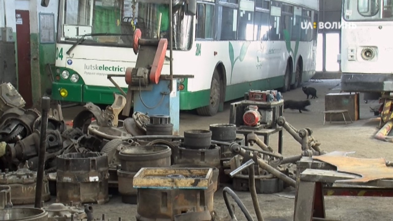 На Луцькому підприємстві електротранспорту капітально ремонтують тролейбуси