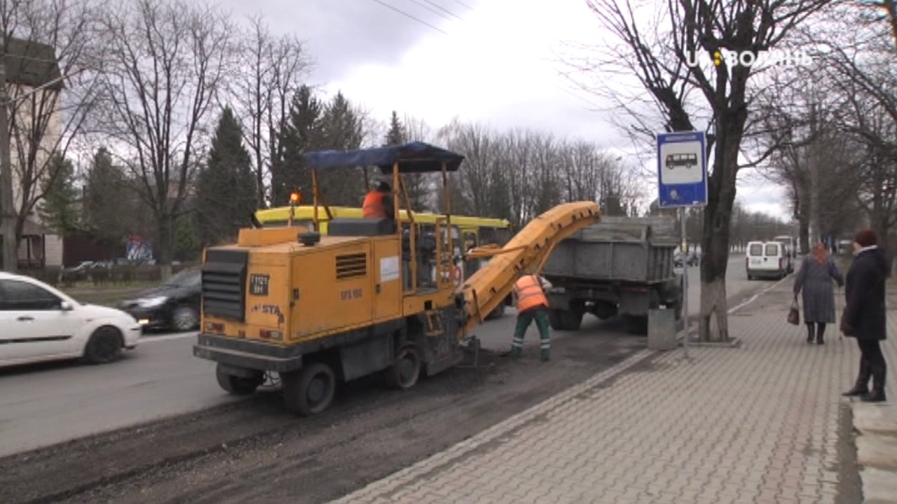 Упродовж двох днів обіцяють завершити ремонт дороги на вулиці Рівненській в Луцьку