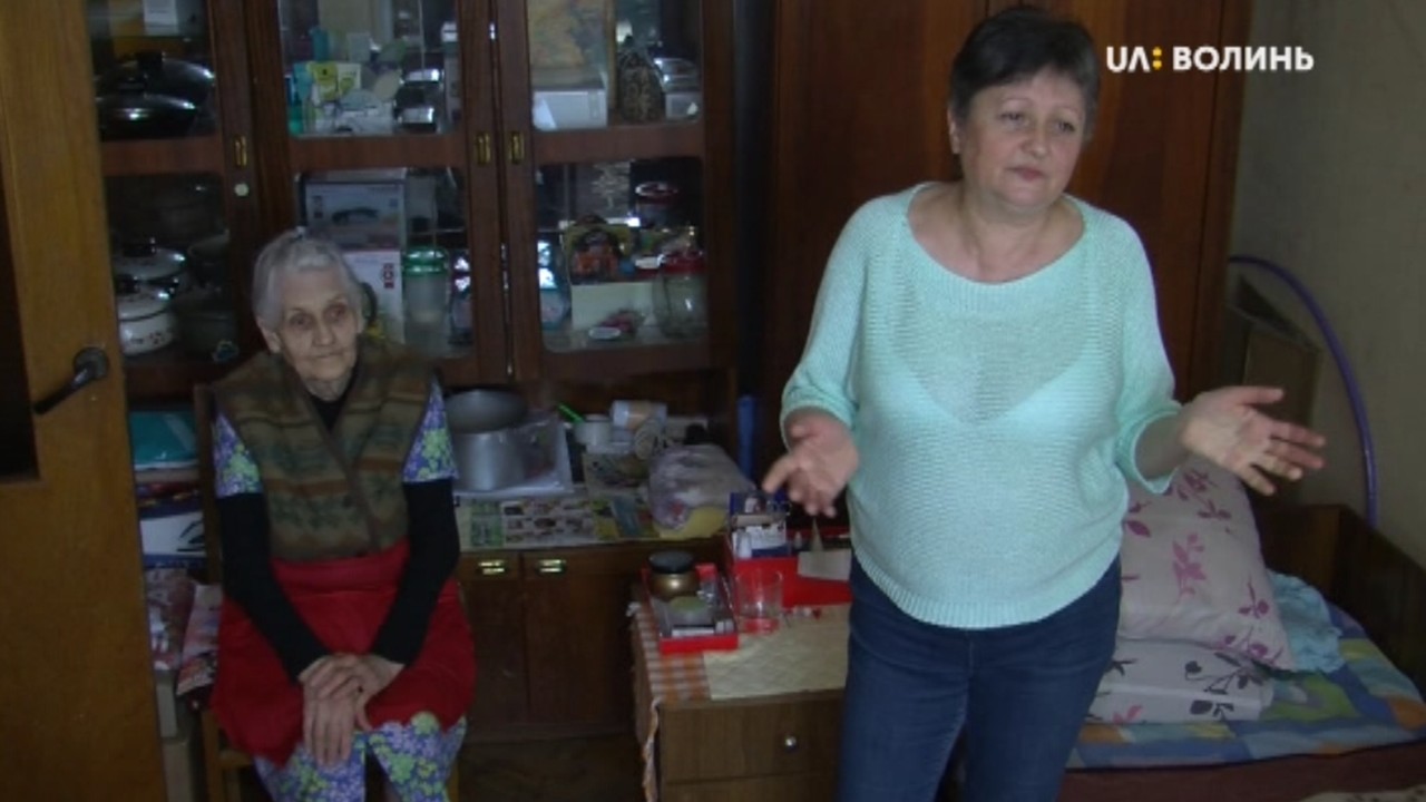 Переселенців із Луганської та Донецької областей, які нині живуть в готелі Світязь у Луцьку, виганяють
