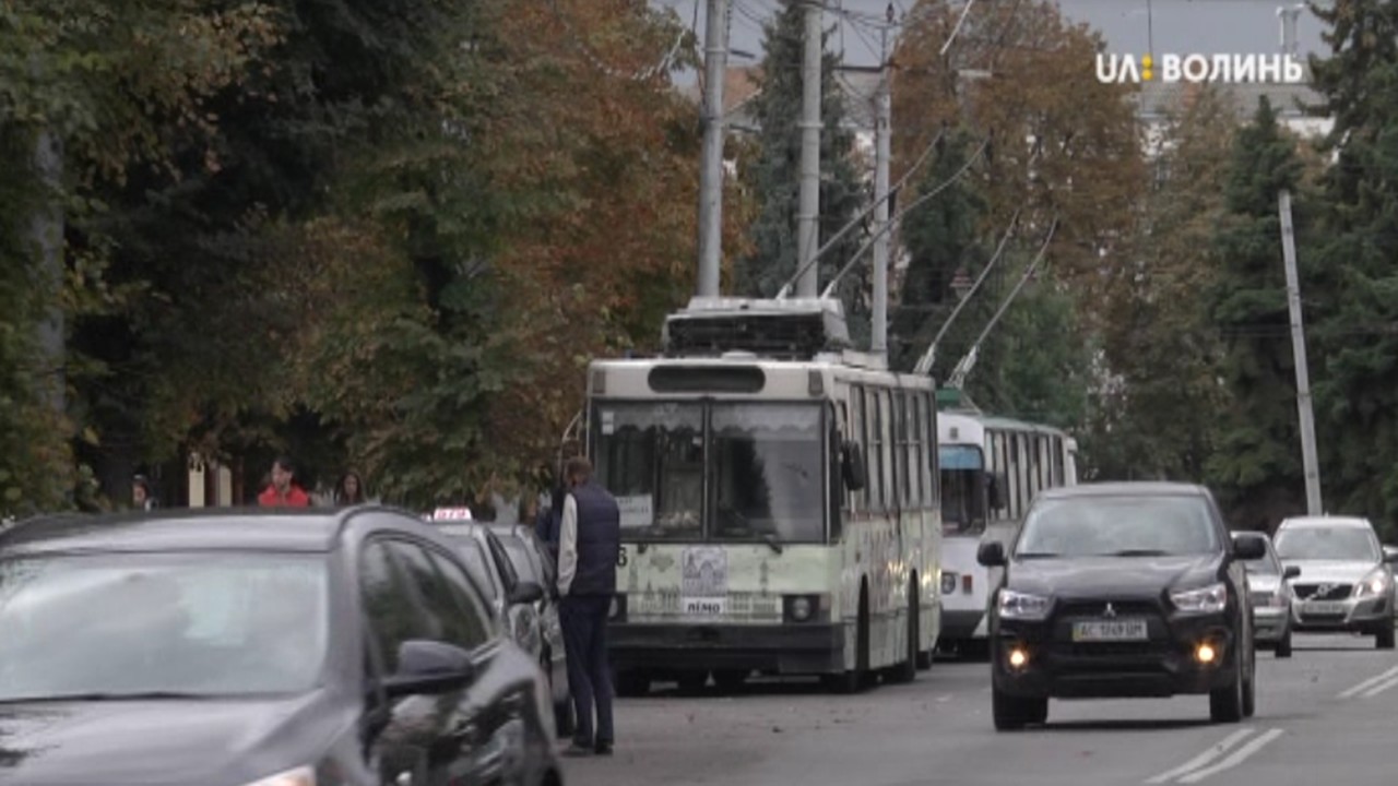 Пенсіонери з 40-го кварталу Луцька кажуть: незадоволені тролейбусним сполученням
