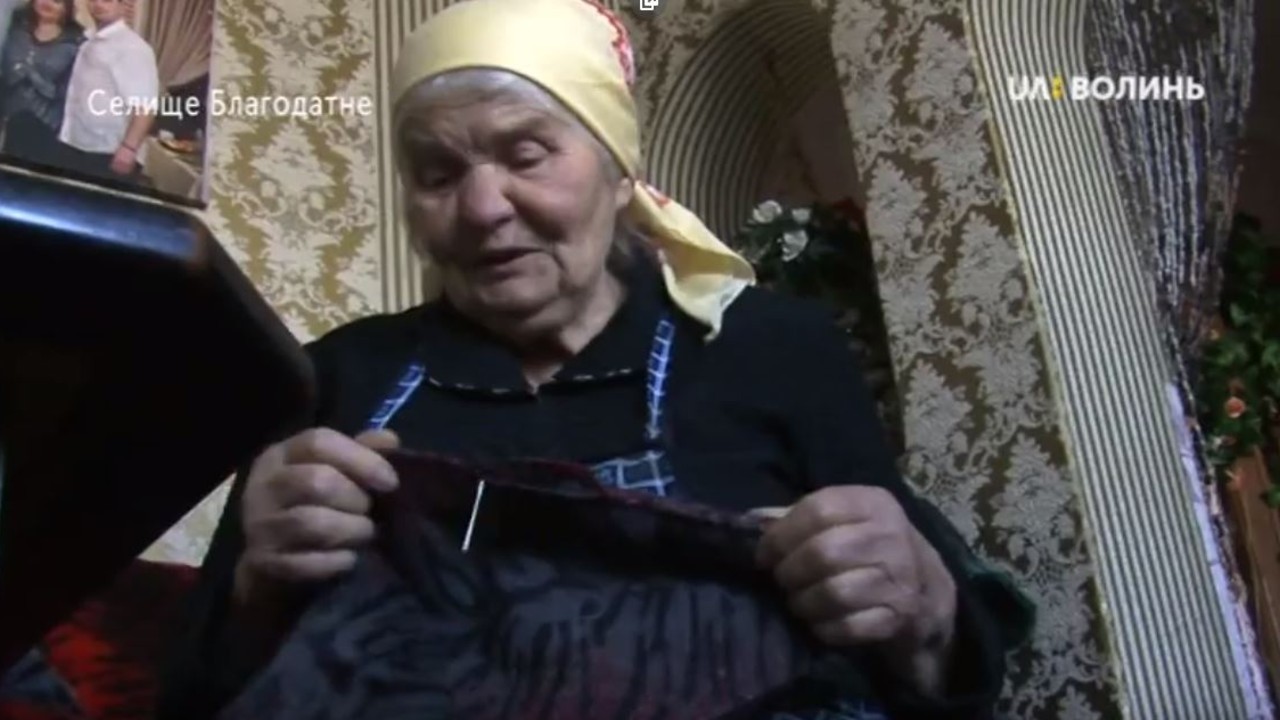 Волонтерка Людмила Ніженець шиє ковдри українським військовим