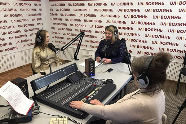 «Запитаймо у лікаря»: в ефірі Українського радіо Луцьк працює гаряча телефонна лінія 